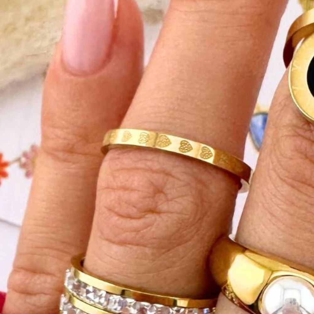 Gold Heart Patterned Ring - Picture 3 of 4